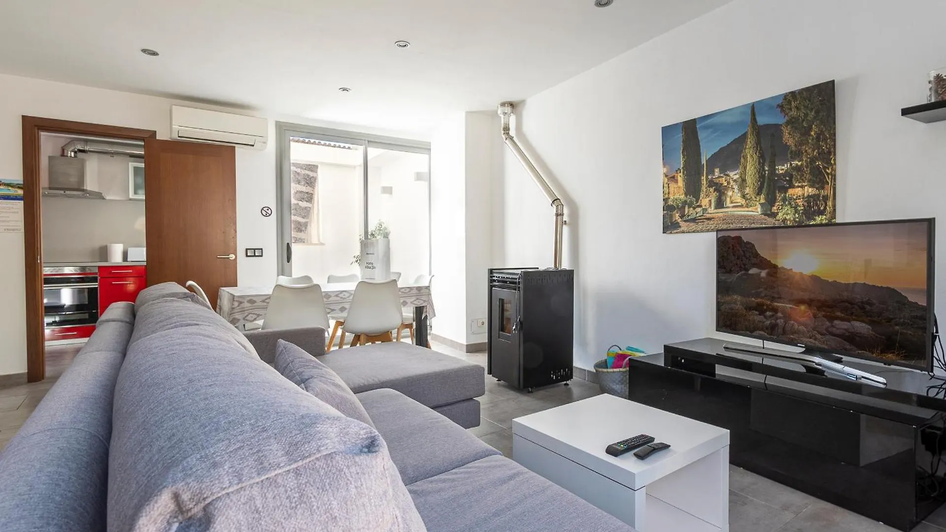 בית נופש פוינסה Townhouse Calvari By Homevillas360